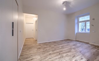 Przedpokój ( jeszcze bez aneksu kuchennego)